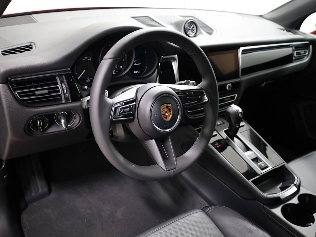 Thumbnail: 2026 Porsche Macan - 2