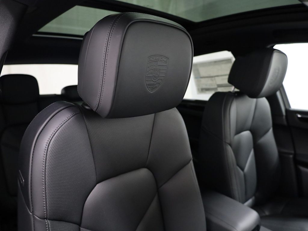 Thumbnail: 2026 Porsche Macan - 31
