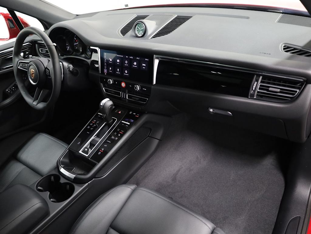 Thumbnail: 2026 Porsche Macan - 8