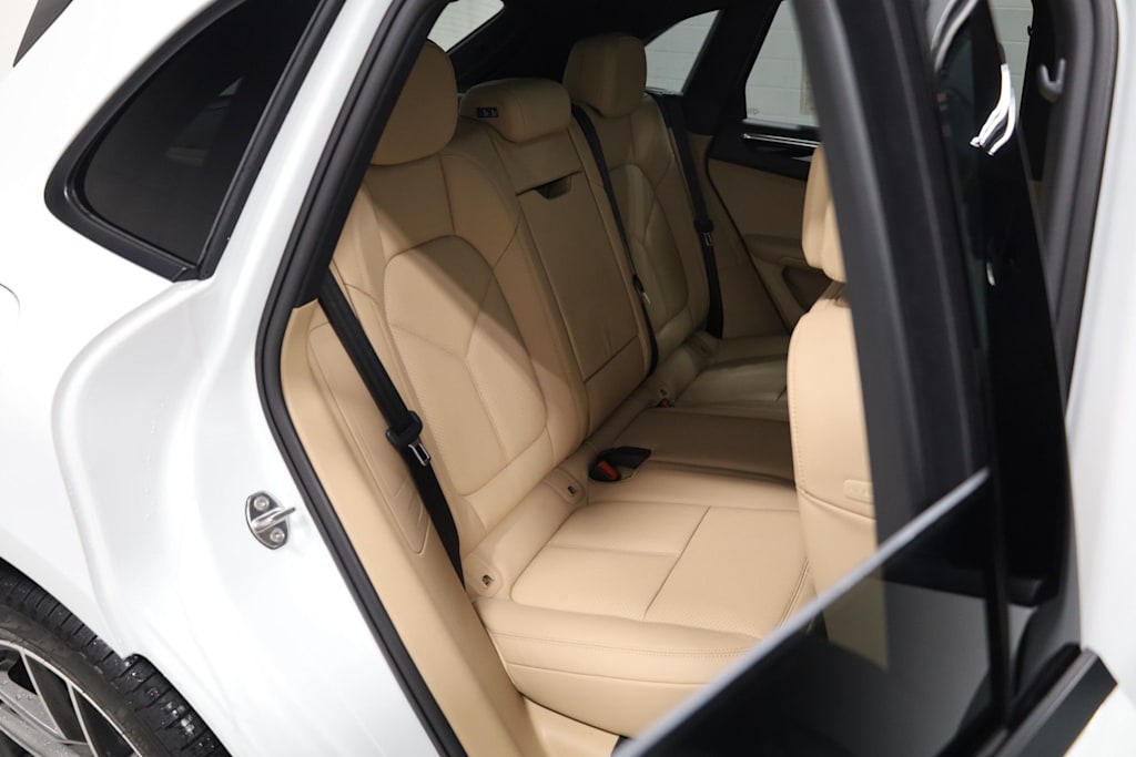 Thumbnail: 2026 Porsche Macan - 41