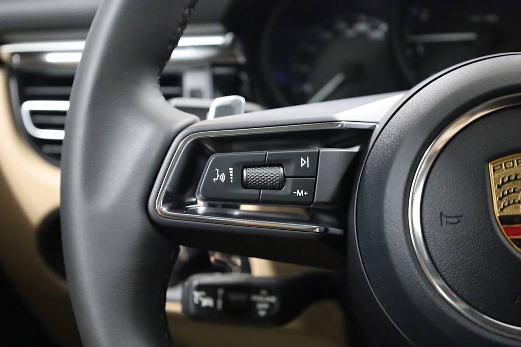 Thumbnail: 2026 Porsche Macan - 34