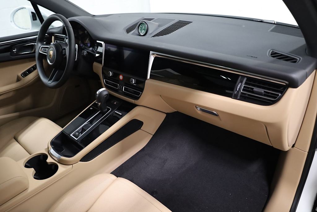 Thumbnail: 2026 Porsche Macan - 10