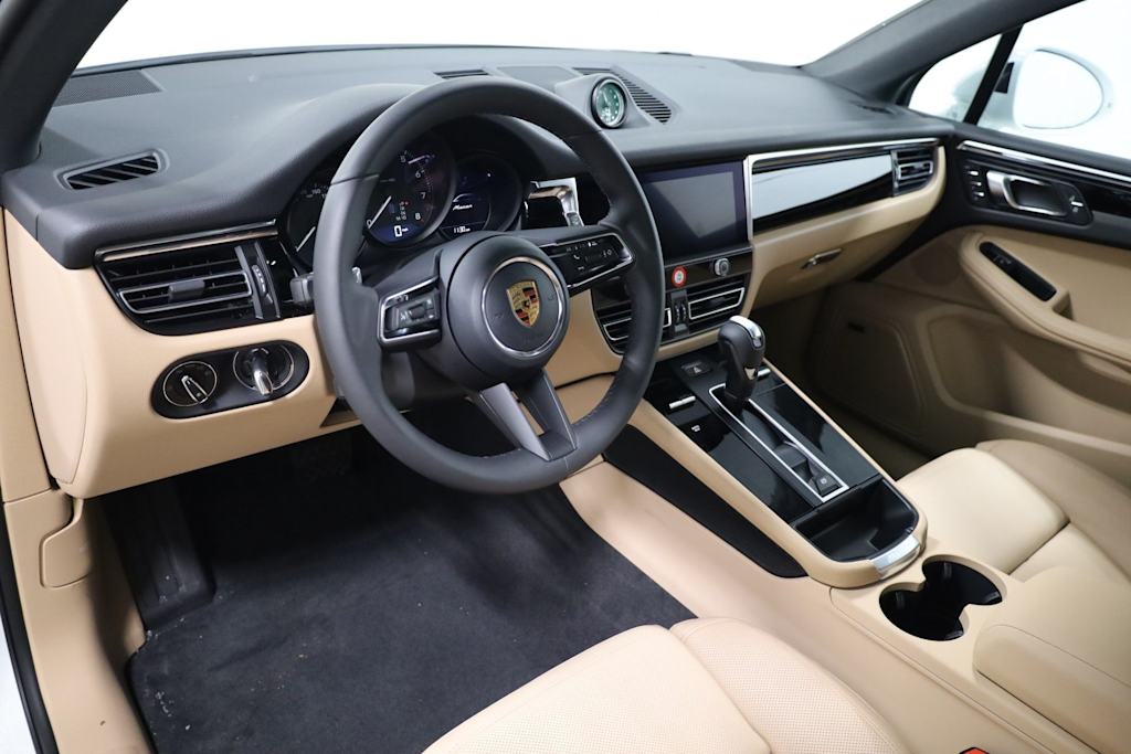 Thumbnail: 2026 Porsche Macan - 2