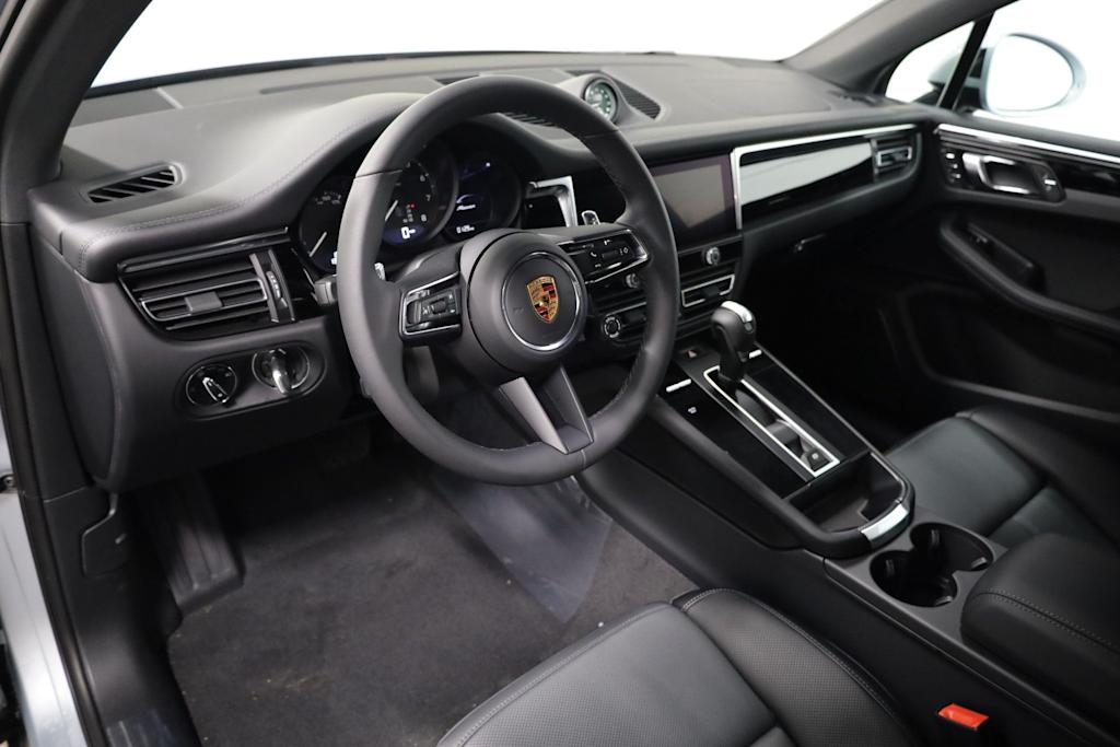 Thumbnail: 2026 Porsche Macan - 2