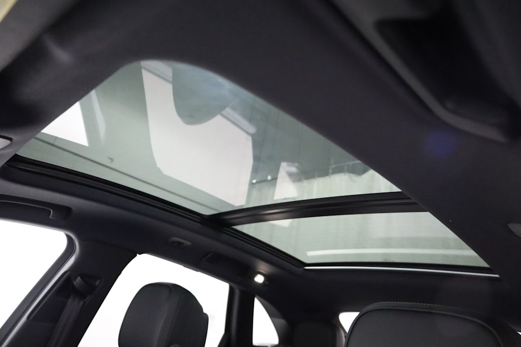 Thumbnail: 2026 Porsche Macan - 30