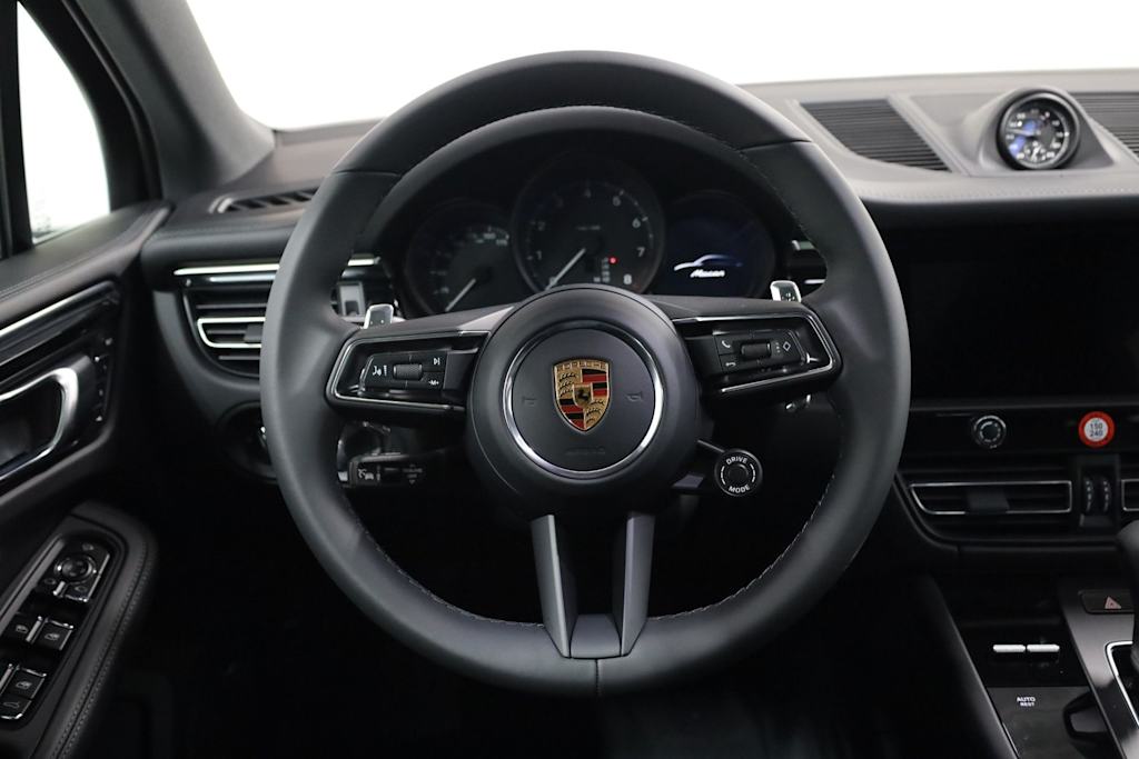 Thumbnail: 2026 Porsche Macan - 14
