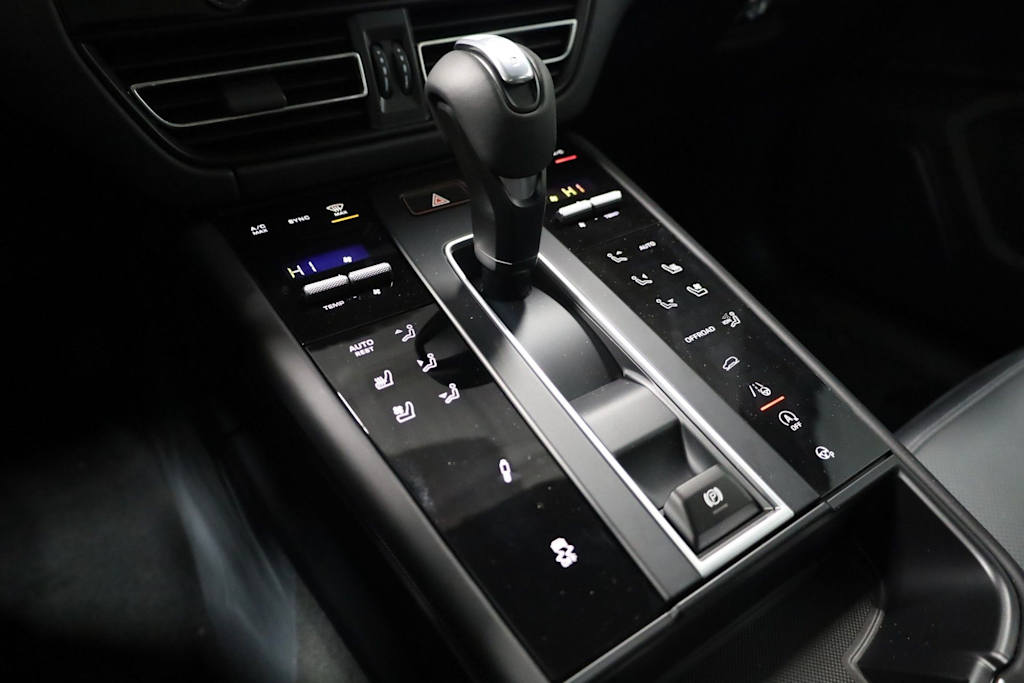 Thumbnail: 2026 Porsche Macan - 35