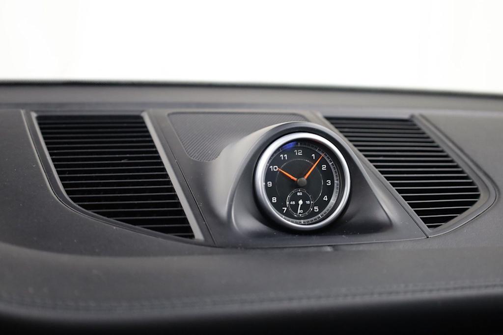 Thumbnail: 2017 Porsche Macan - 26