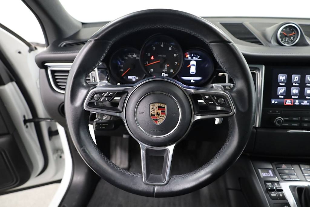 Thumbnail: 2017 Porsche Macan - 14