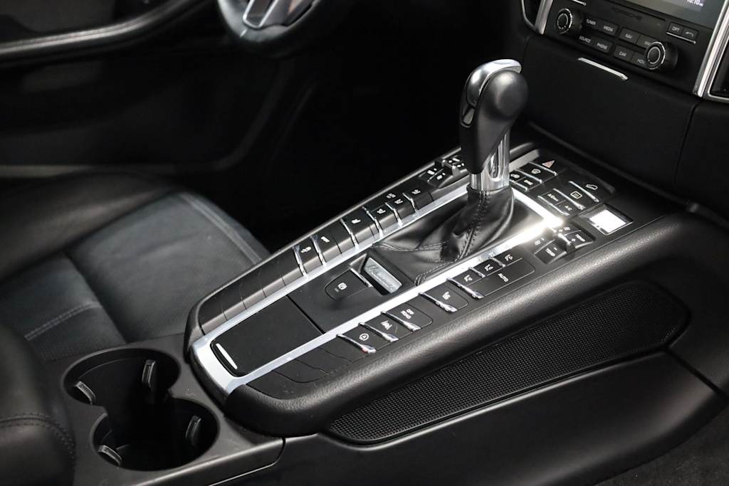 Thumbnail: 2017 Porsche Macan - 29