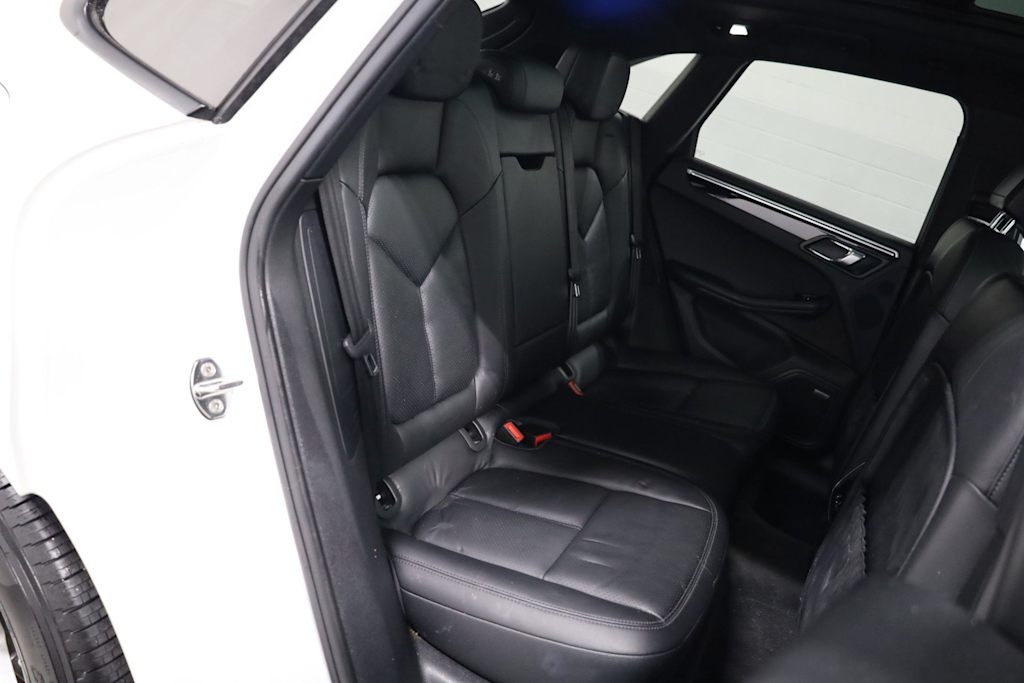 Thumbnail: 2017 Porsche Macan - 39