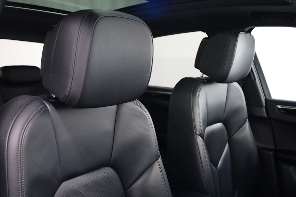 Thumbnail: 2017 Porsche Macan - 30