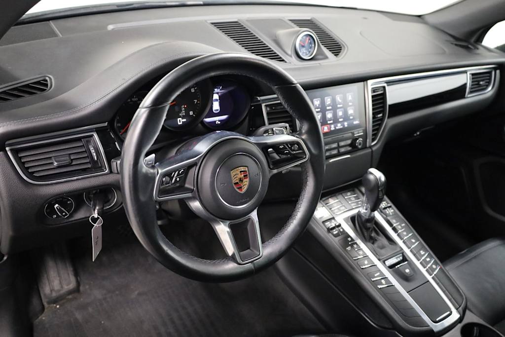 Thumbnail: 2017 Porsche Macan - 2