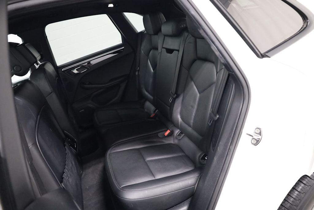 Thumbnail: 2017 Porsche Macan - 13