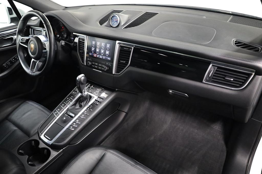 Thumbnail: 2017 Porsche Macan - 10