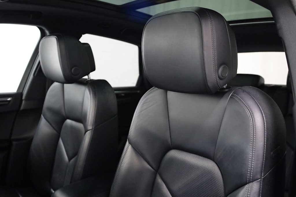 Thumbnail: 2017 Porsche Macan - 27