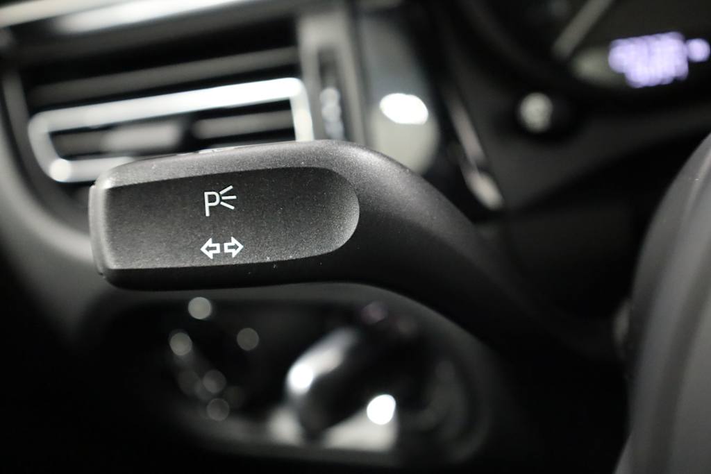 Thumbnail: 2022 Porsche Macan - 36