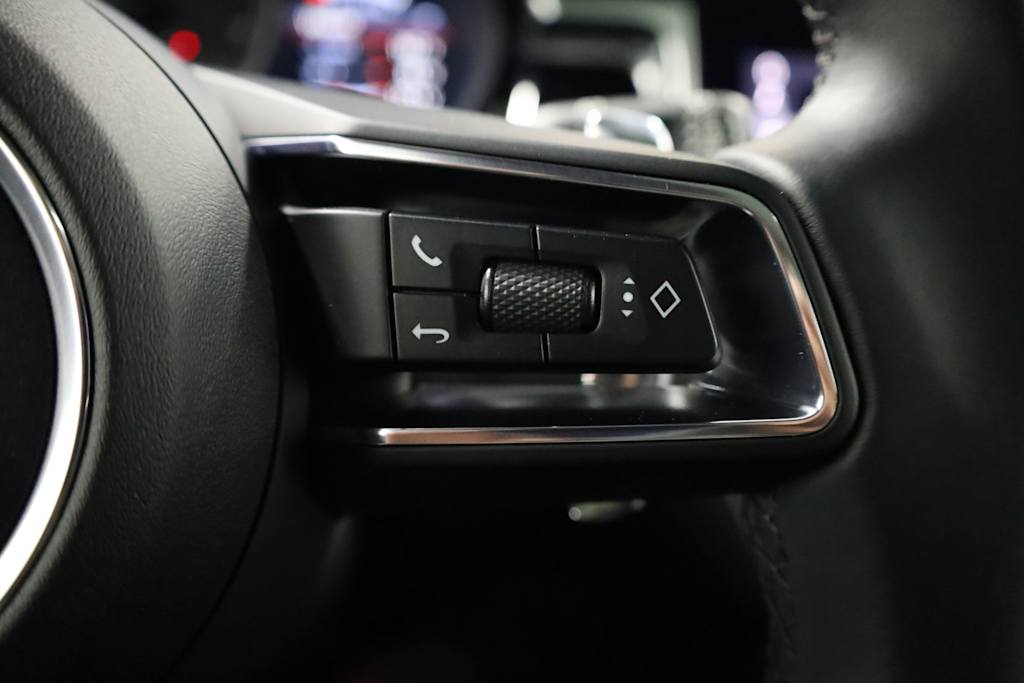 Thumbnail: 2022 Porsche Macan - 34