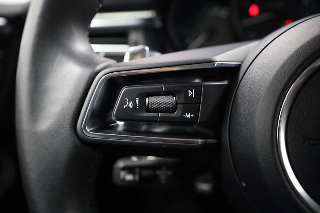 Thumbnail: 2022 Porsche Macan - 33