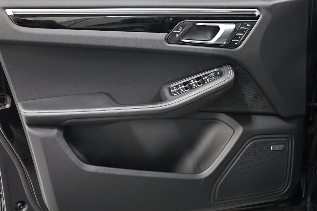 Thumbnail: 2022 Porsche Macan - 27