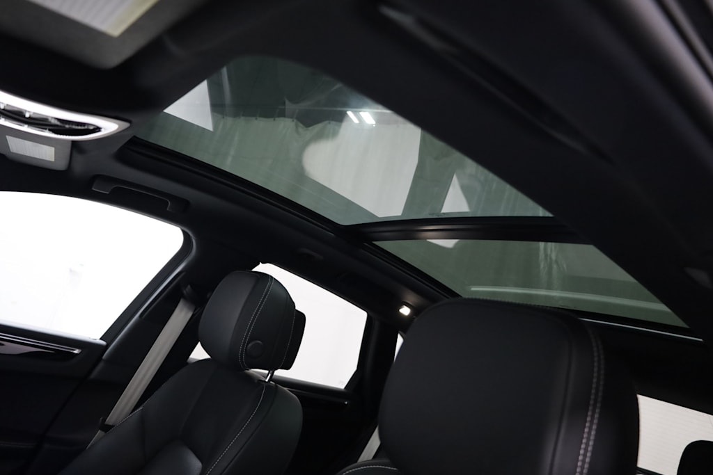 Thumbnail: 2022 Porsche Macan - 30