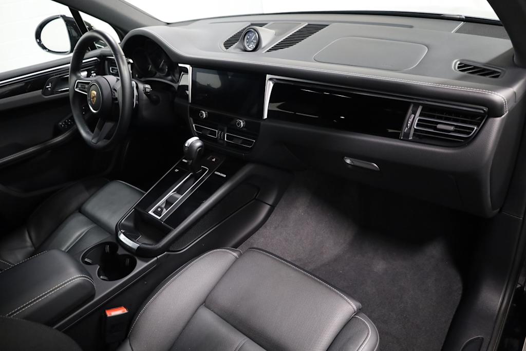 Thumbnail: 2022 Porsche Macan - 10