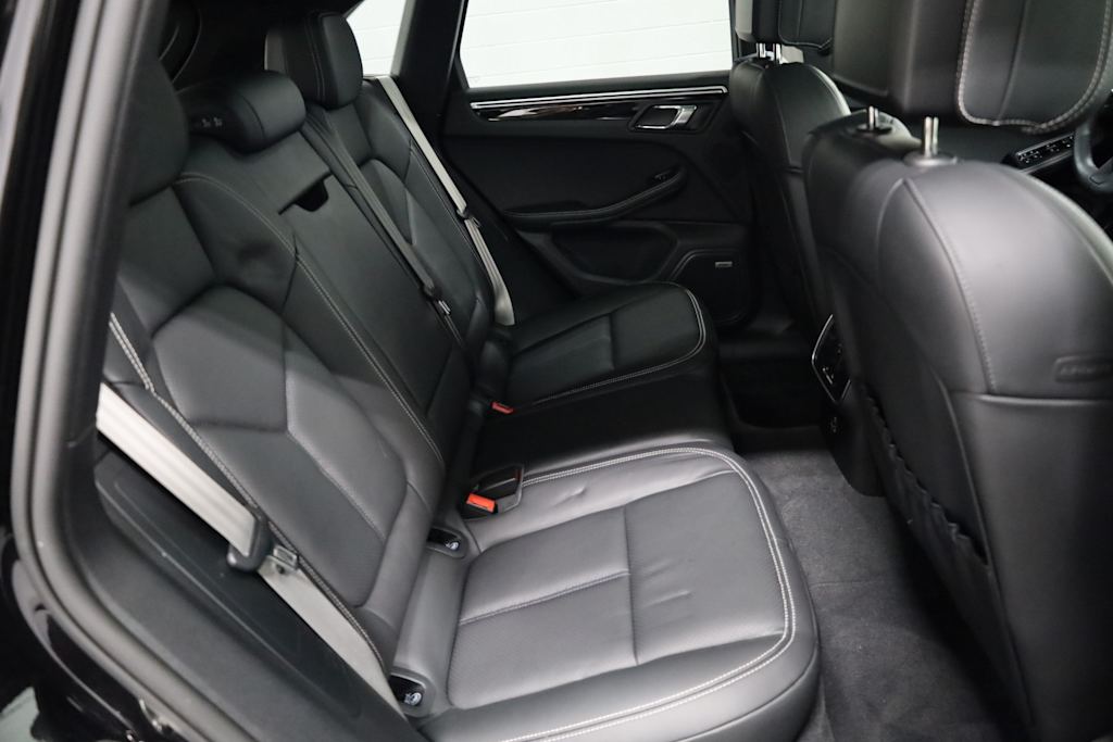 Thumbnail: 2022 Porsche Macan - 39