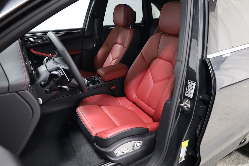 Thumbnail: 2026 Porsche Macan - 10