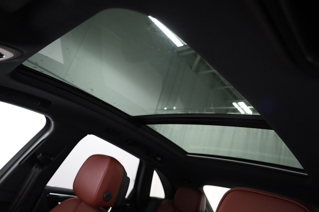 Thumbnail: 2026 Porsche Macan - 30