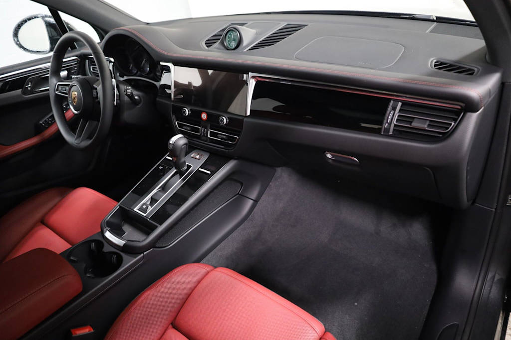 Thumbnail: 2026 Porsche Macan - 9