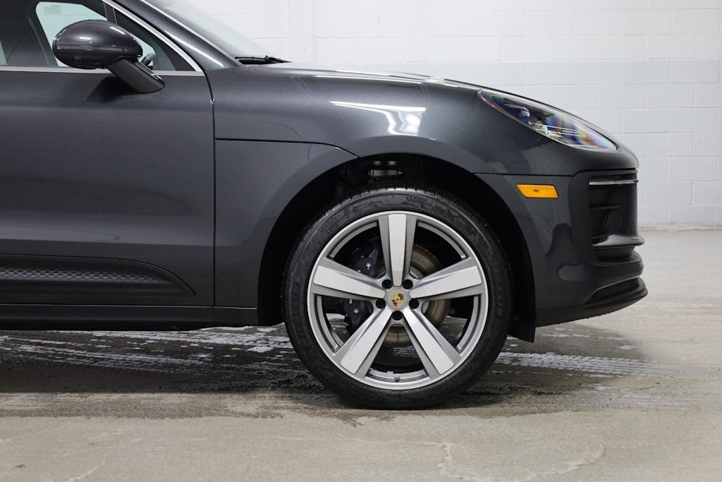 Thumbnail: 2026 Porsche Macan - 7