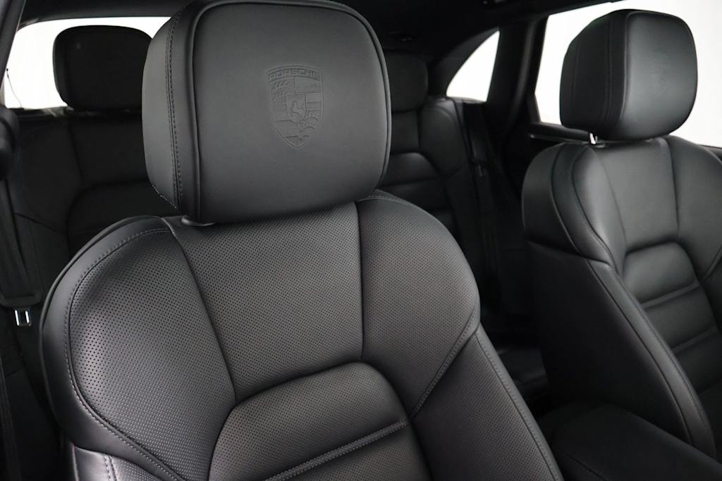 Thumbnail: 2026 Porsche Macan - 31