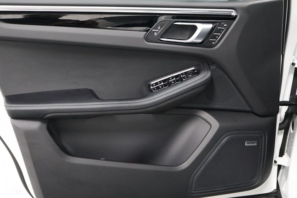 Thumbnail: 2026 Porsche Macan - 27