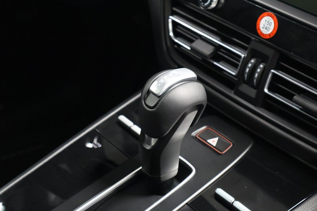 Thumbnail: 2026 Porsche Macan - 17