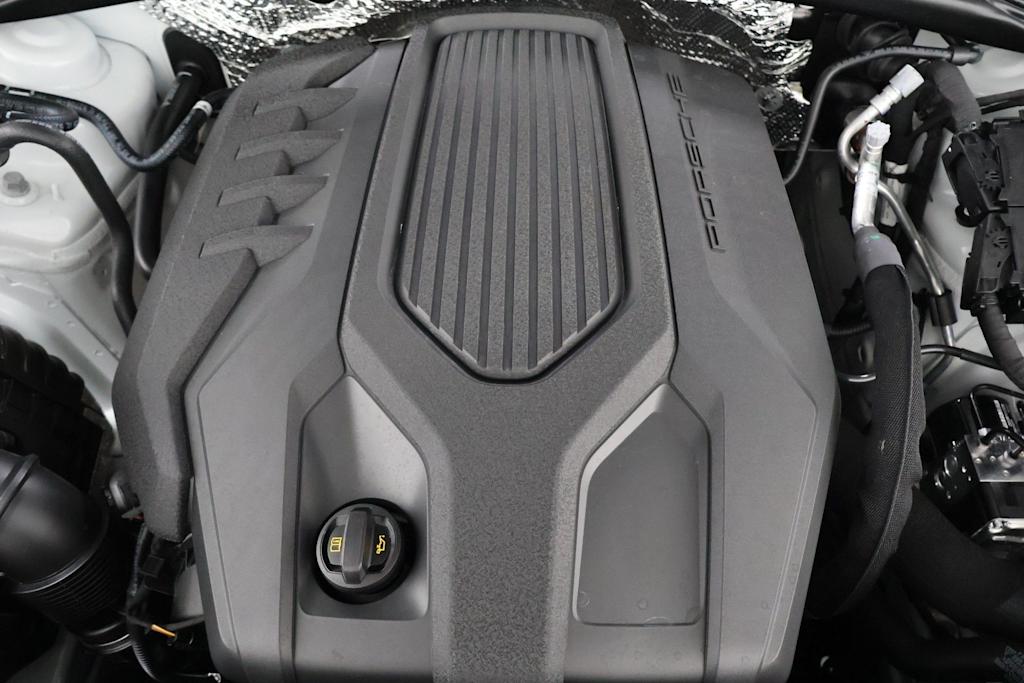 Thumbnail: 2026 Porsche Macan - 9