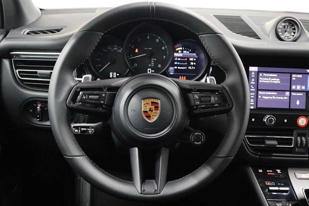 Thumbnail: 2026 Porsche Macan - 14