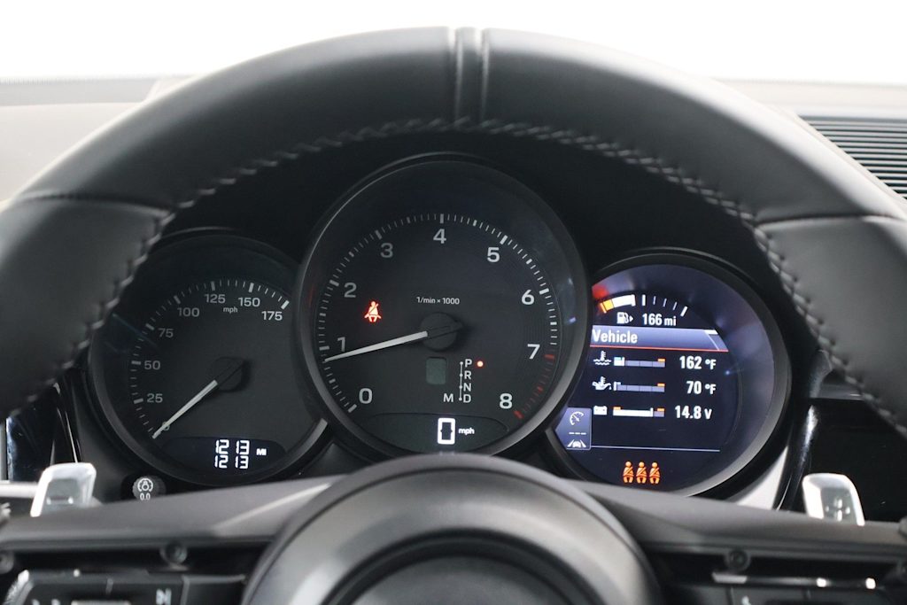 Thumbnail: 2026 Porsche Macan - 18