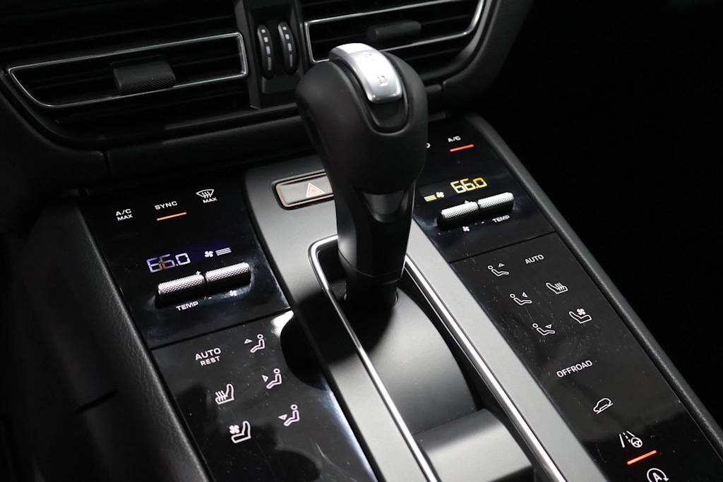 Thumbnail: 2026 Porsche Macan - 35