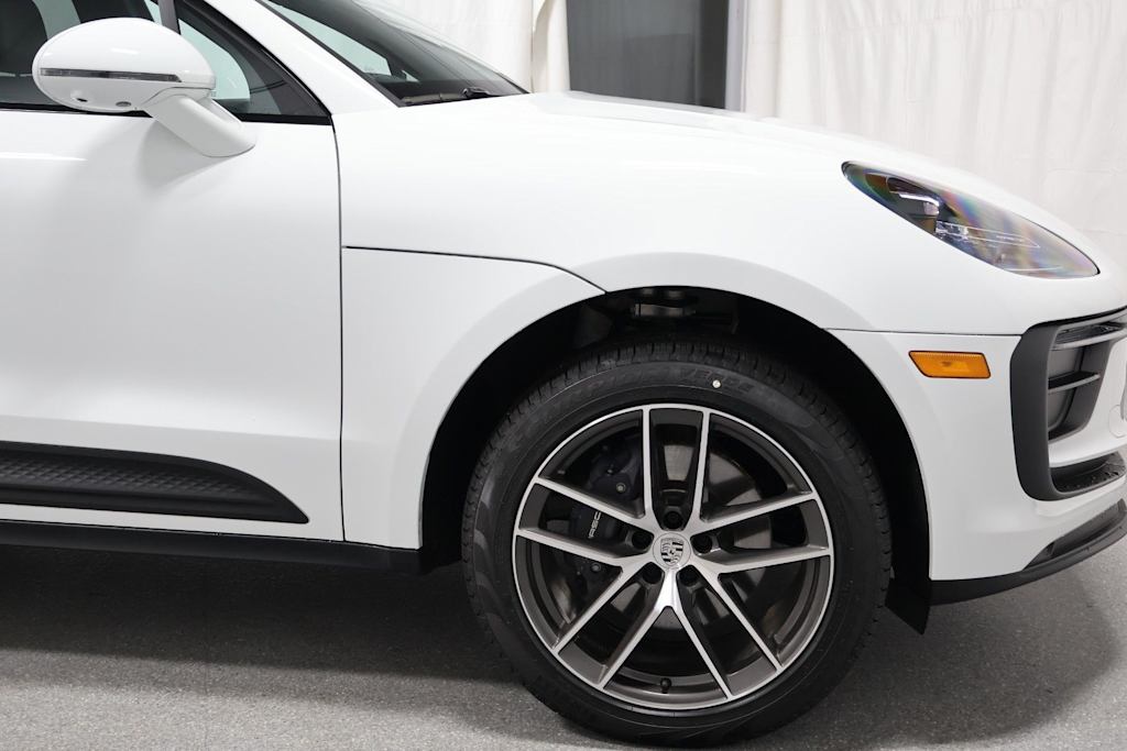 Thumbnail: 2026 Porsche Macan - 8