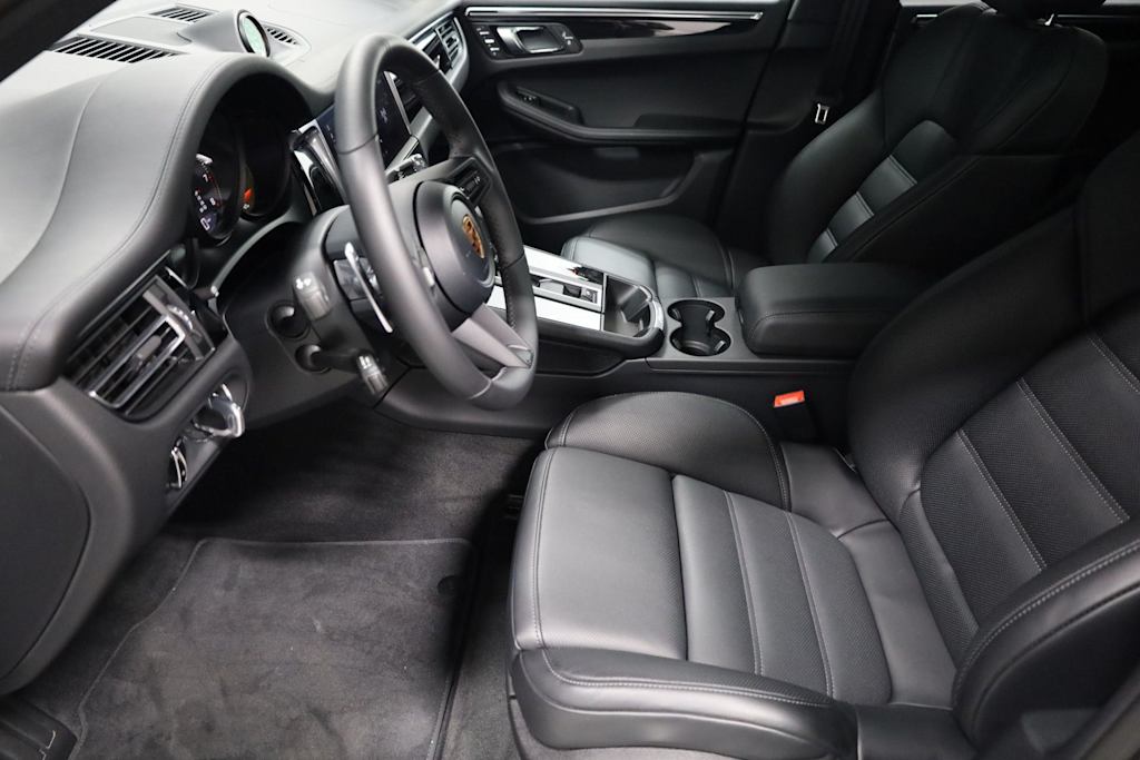 Thumbnail: 2026 Porsche Macan - 11