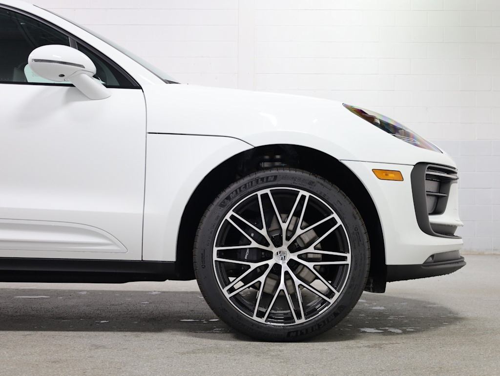 Thumbnail: 2026 Porsche Macan - 8