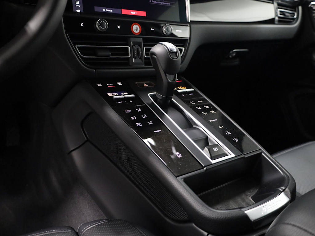 Thumbnail: 2026 Porsche Macan - 16
