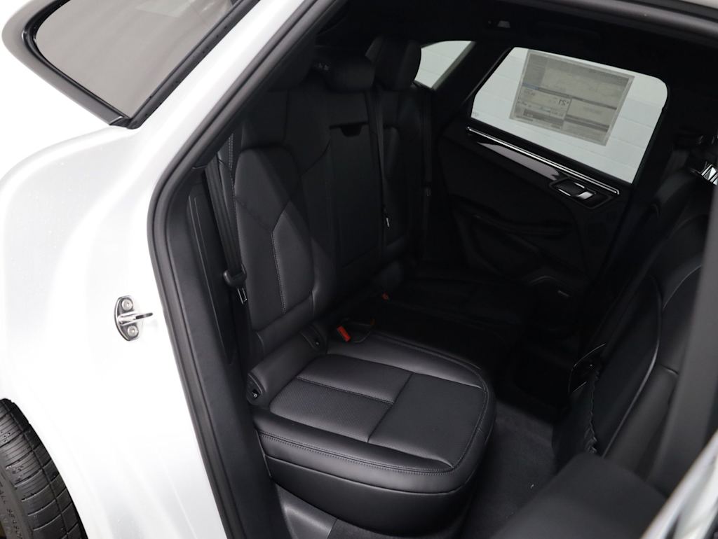 Thumbnail: 2026 Porsche Macan - 39