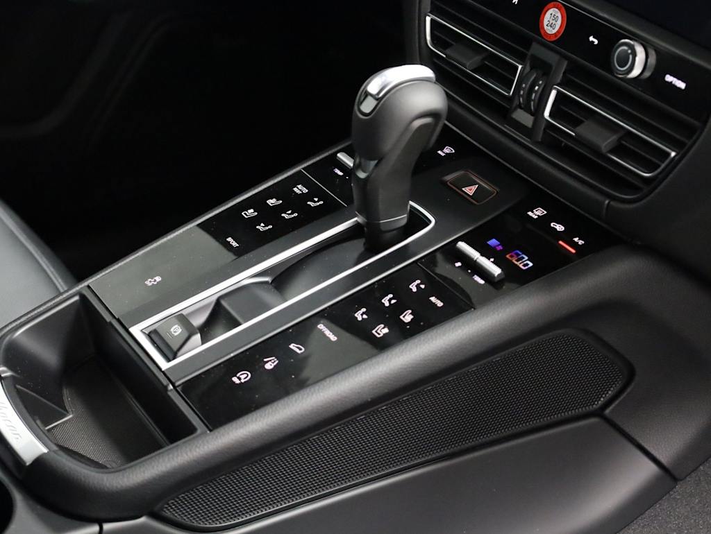 Thumbnail: 2026 Porsche Macan - 29
