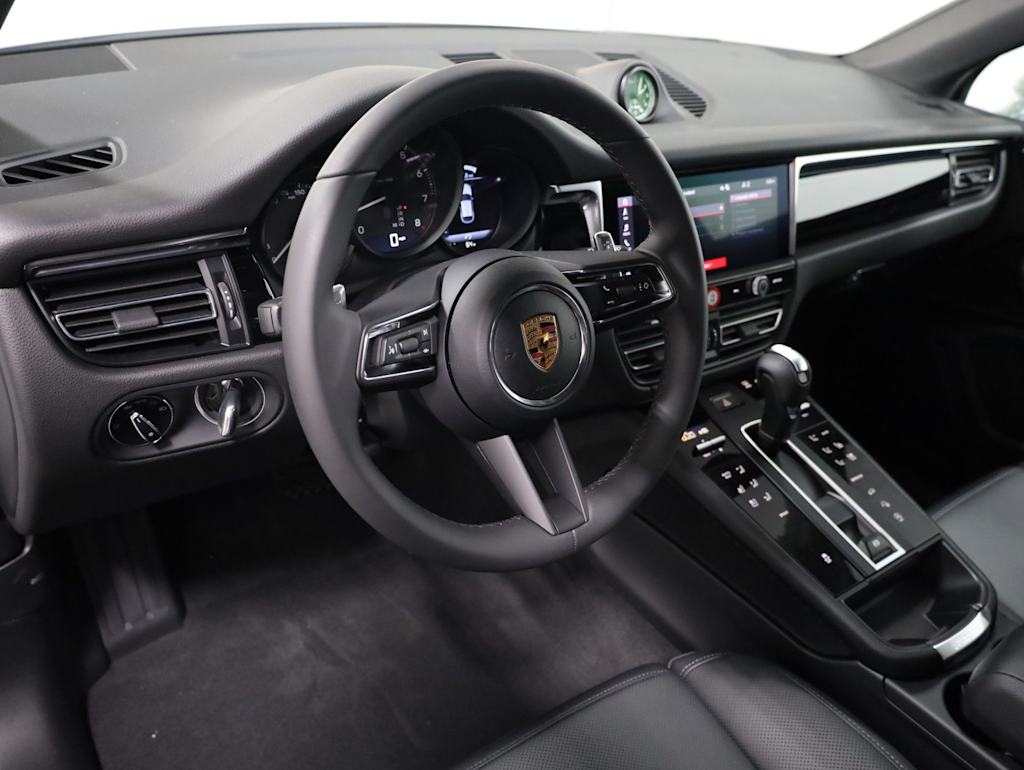 Thumbnail: 2026 Porsche Macan - 2