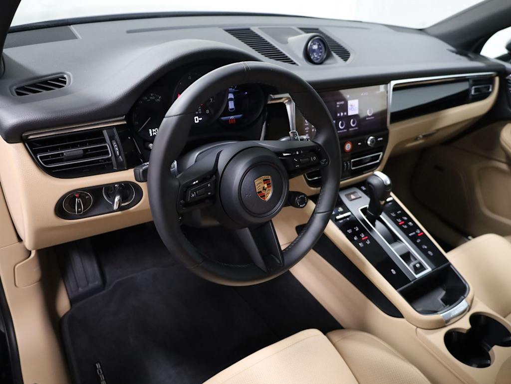 Thumbnail: 2026 Porsche Macan - 2