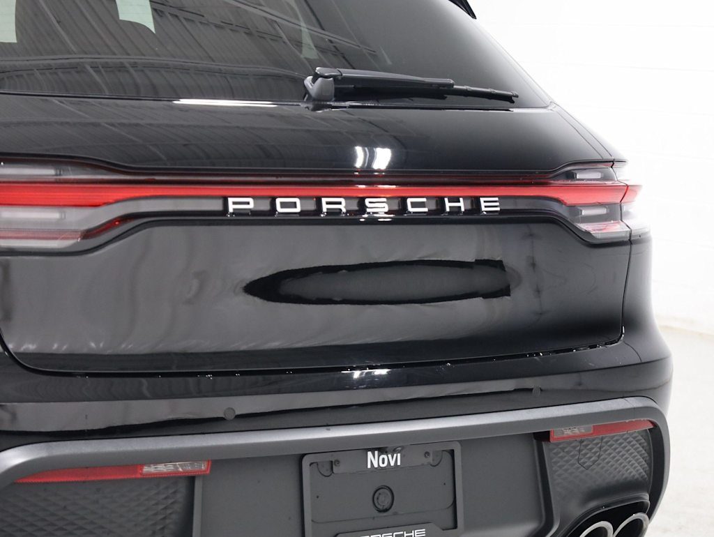 Thumbnail: 2026 Porsche Macan - 6