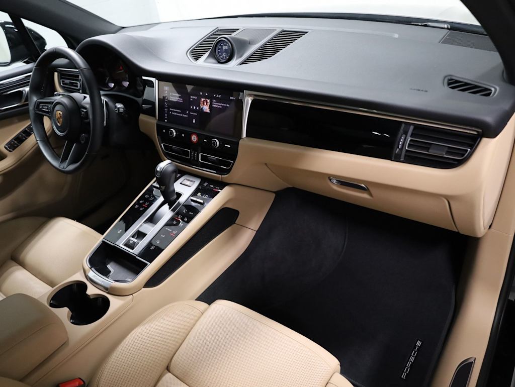 Thumbnail: 2026 Porsche Macan - 9