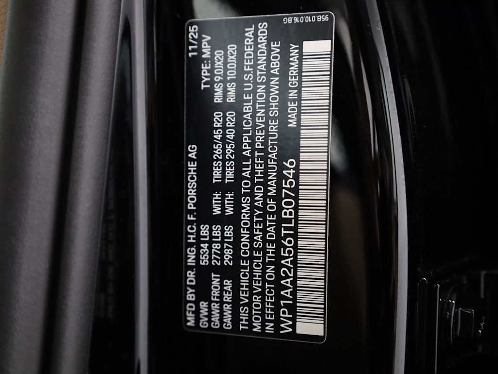 Thumbnail: 2026 Porsche Macan - 19