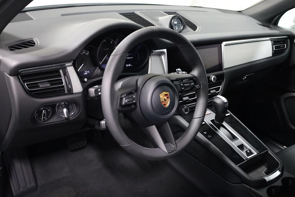 Thumbnail: 2026 Porsche Macan - 2